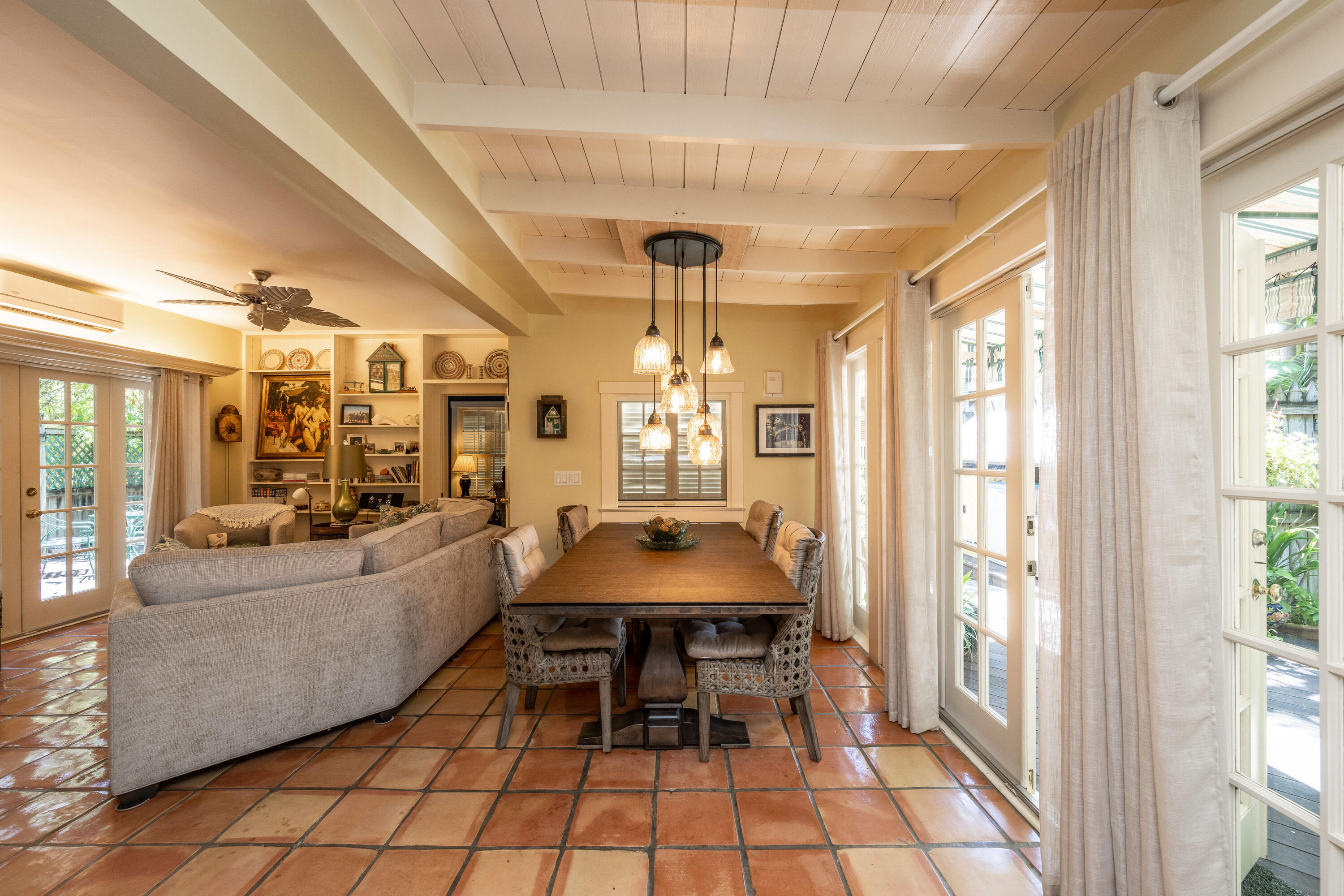 715 Windsor Lane Unit: Rear