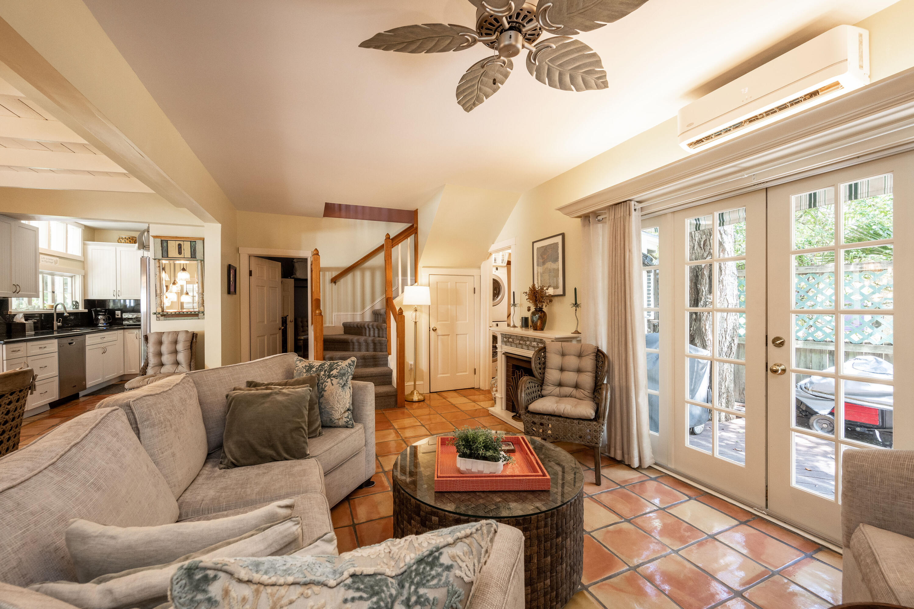 715 Windsor Lane Unit: Rear