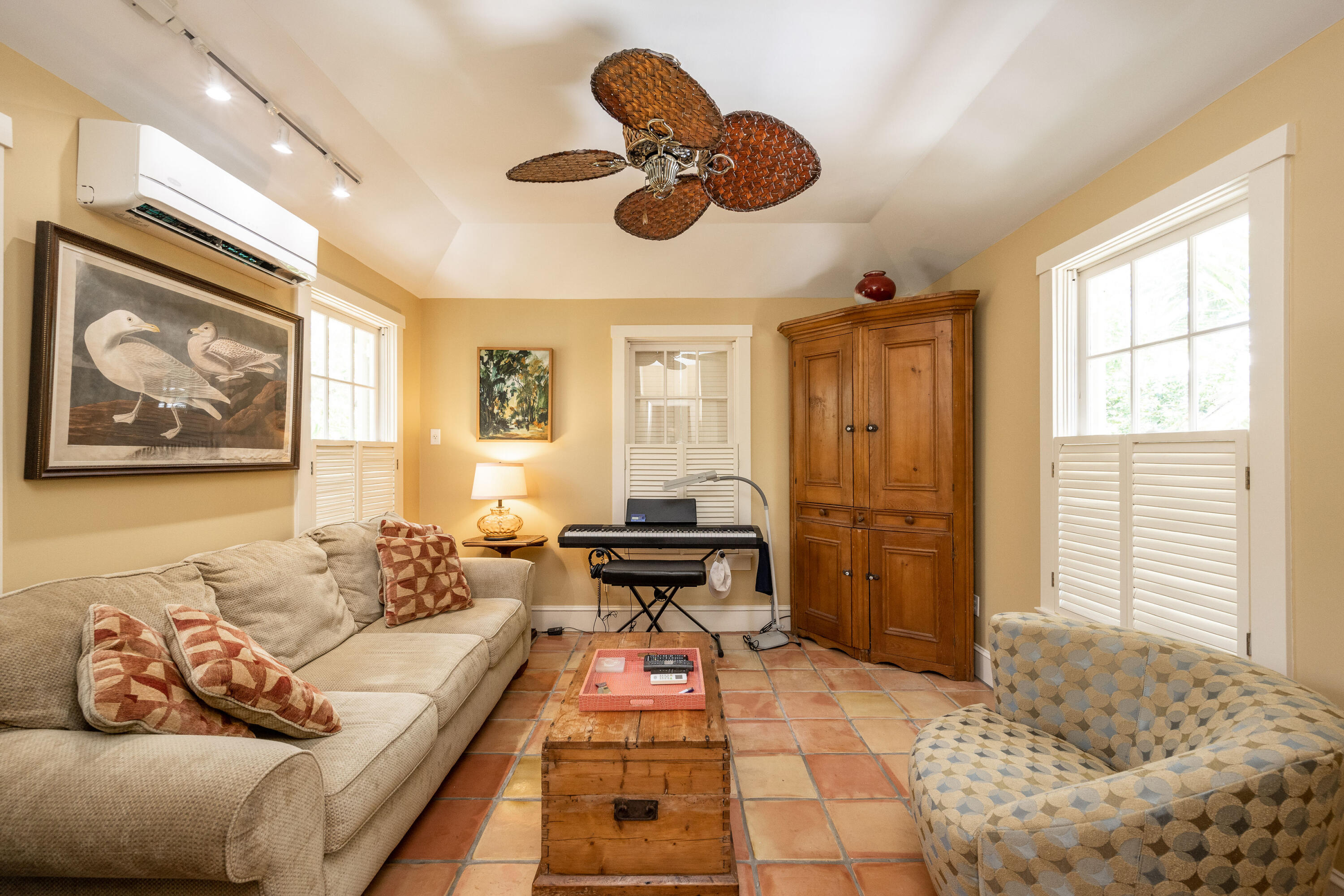 715 Windsor Lane Unit: Rear