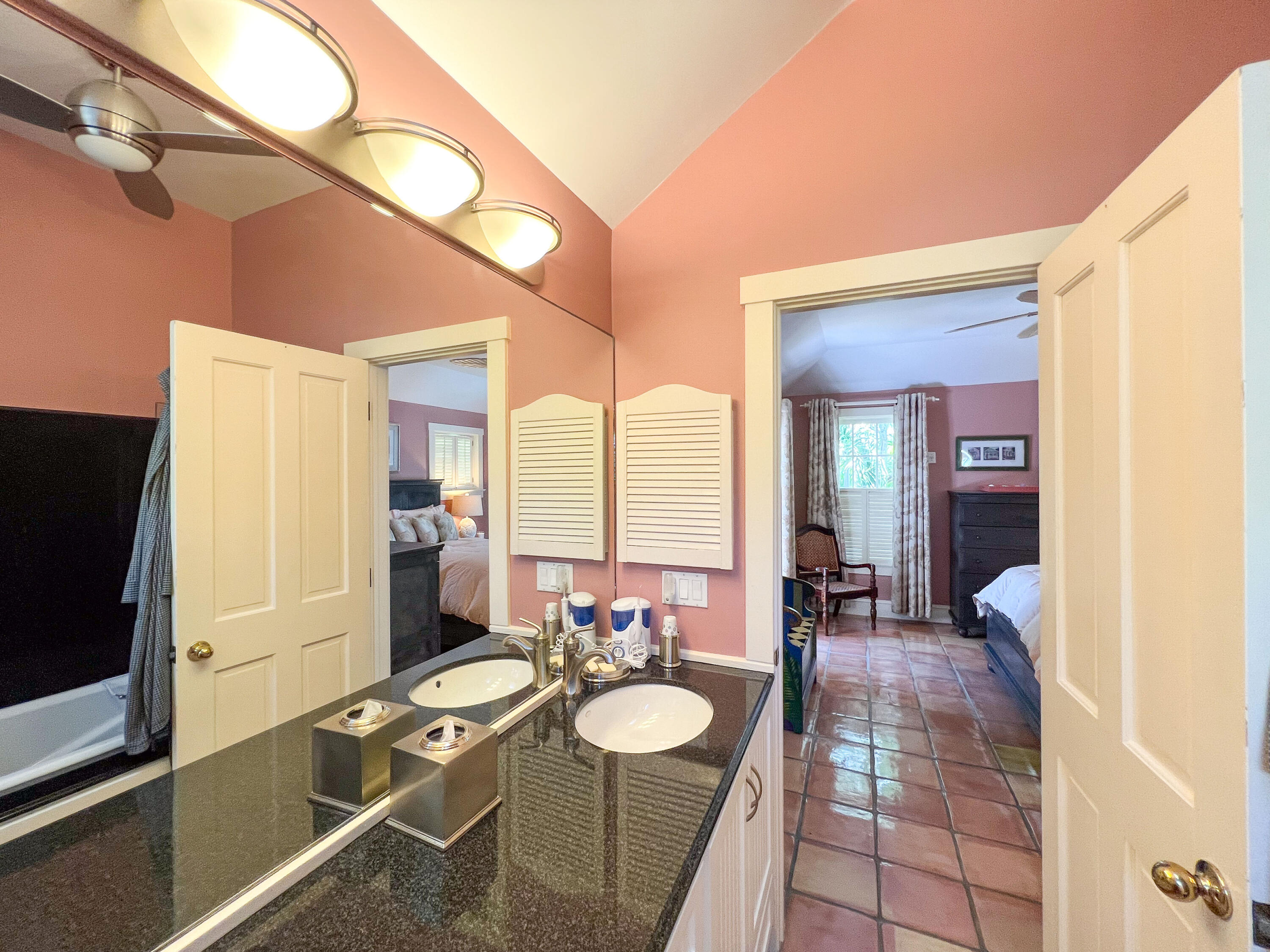 715 Windsor Lane Unit: Rear