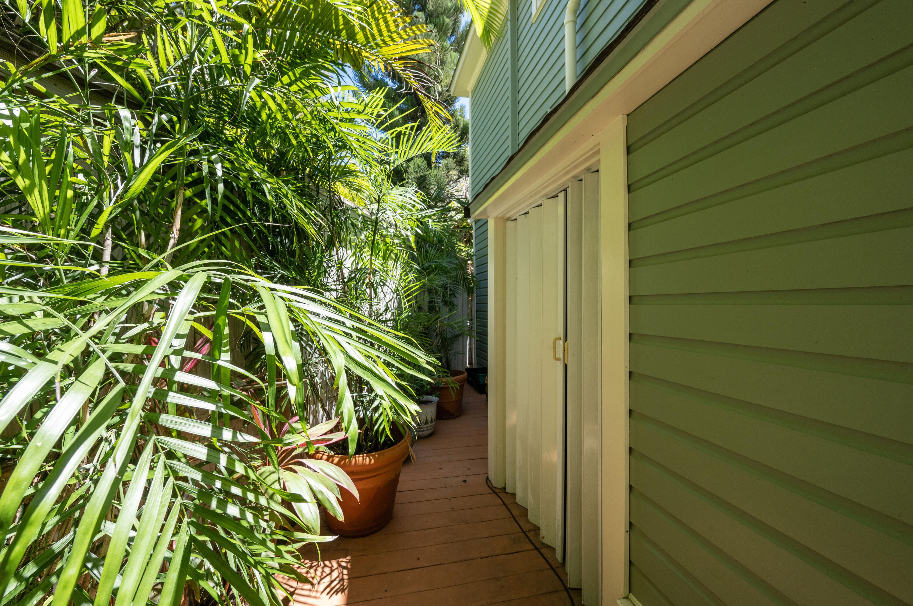 715 Windsor Lane Unit: Rear