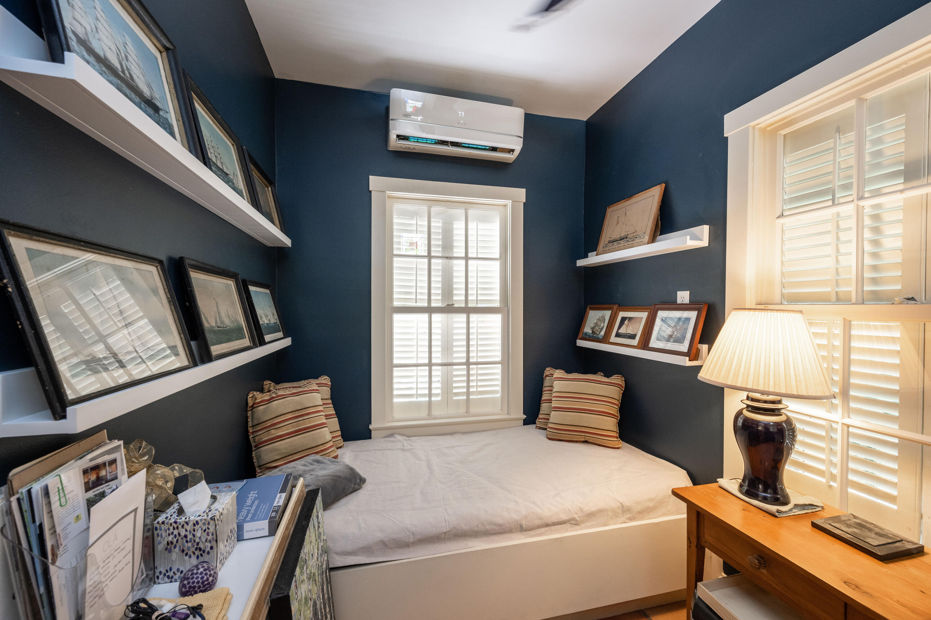 715 Windsor Lane Unit: Rear