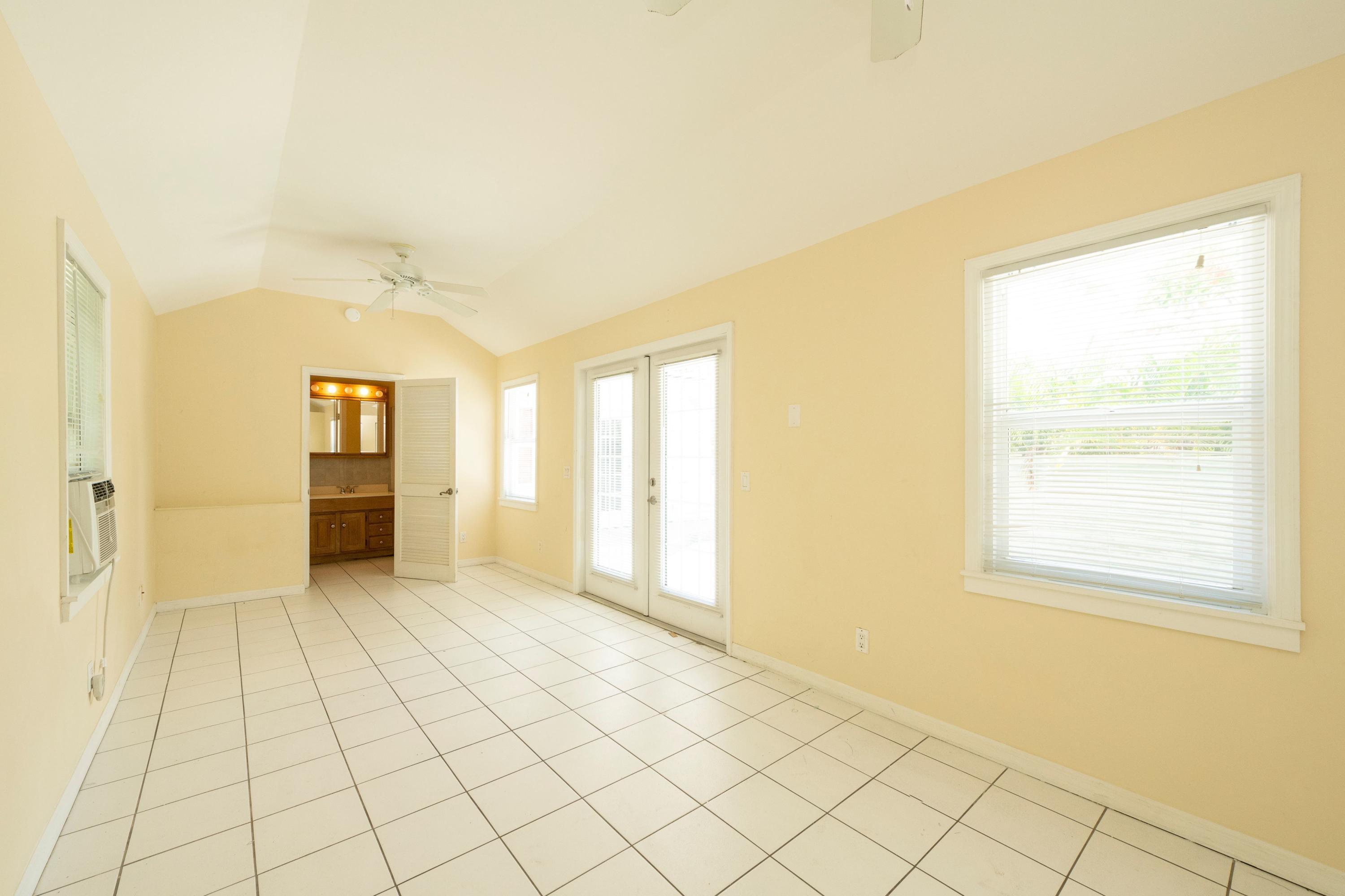 1207 Florida Street Unit: DOWN