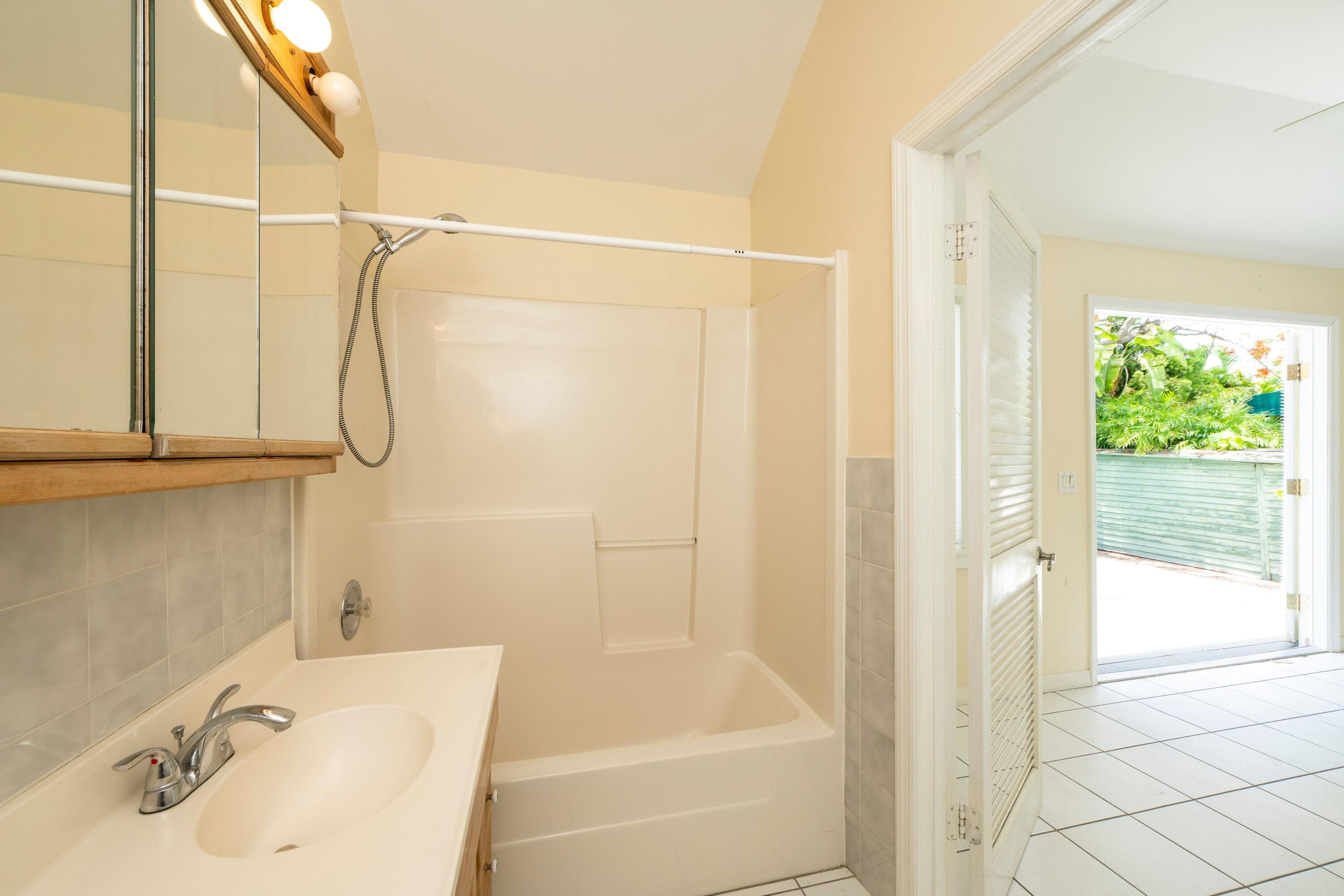 1207 Florida Street Unit: DOWN