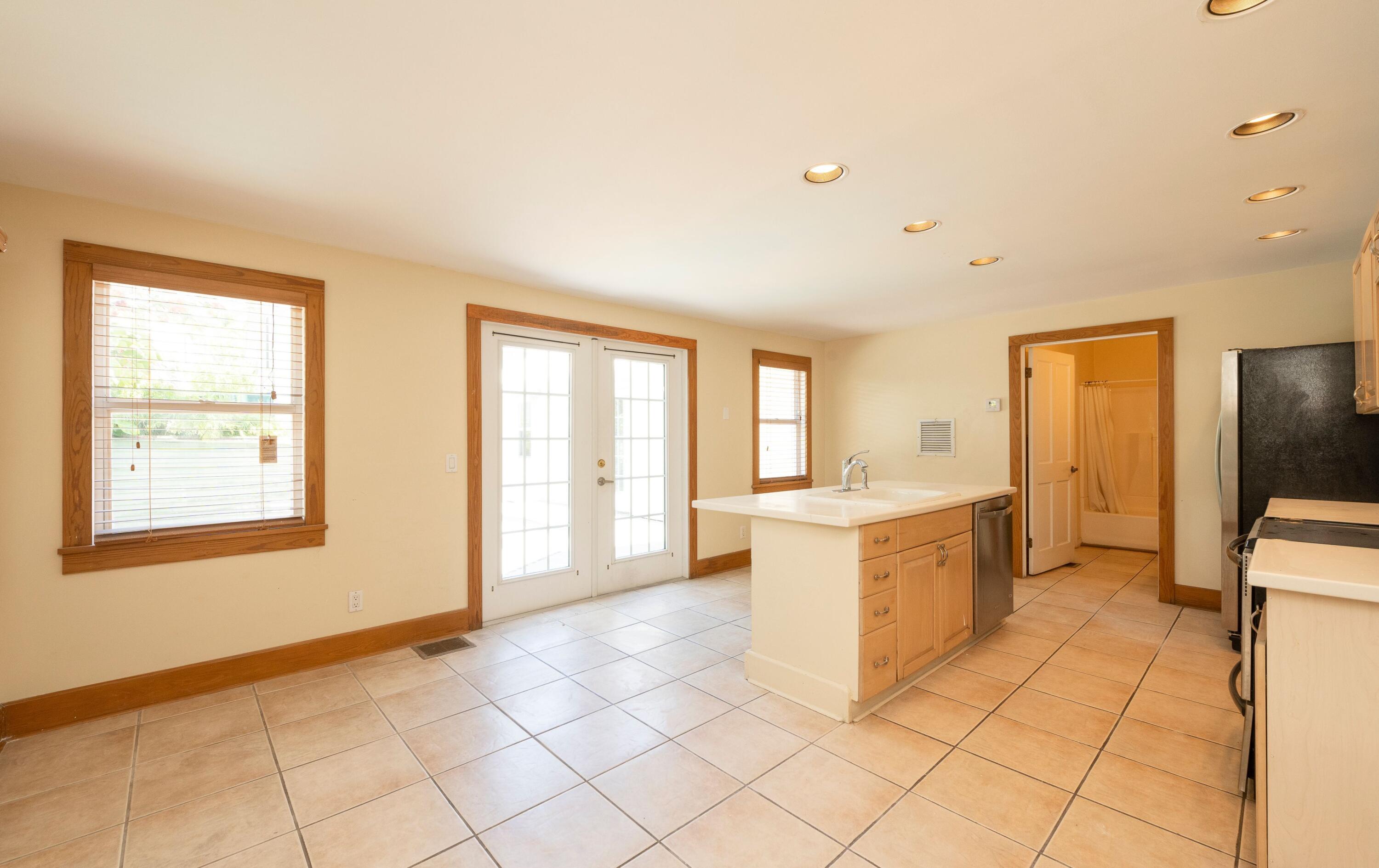 1207 Florida Street Unit: DOWN