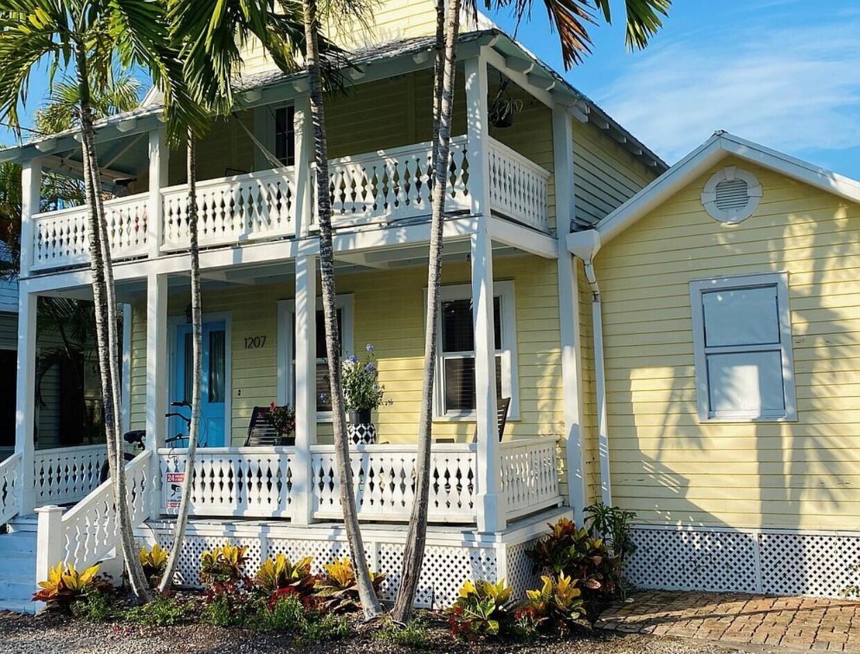 1207 Florida Street Unit: DOWN