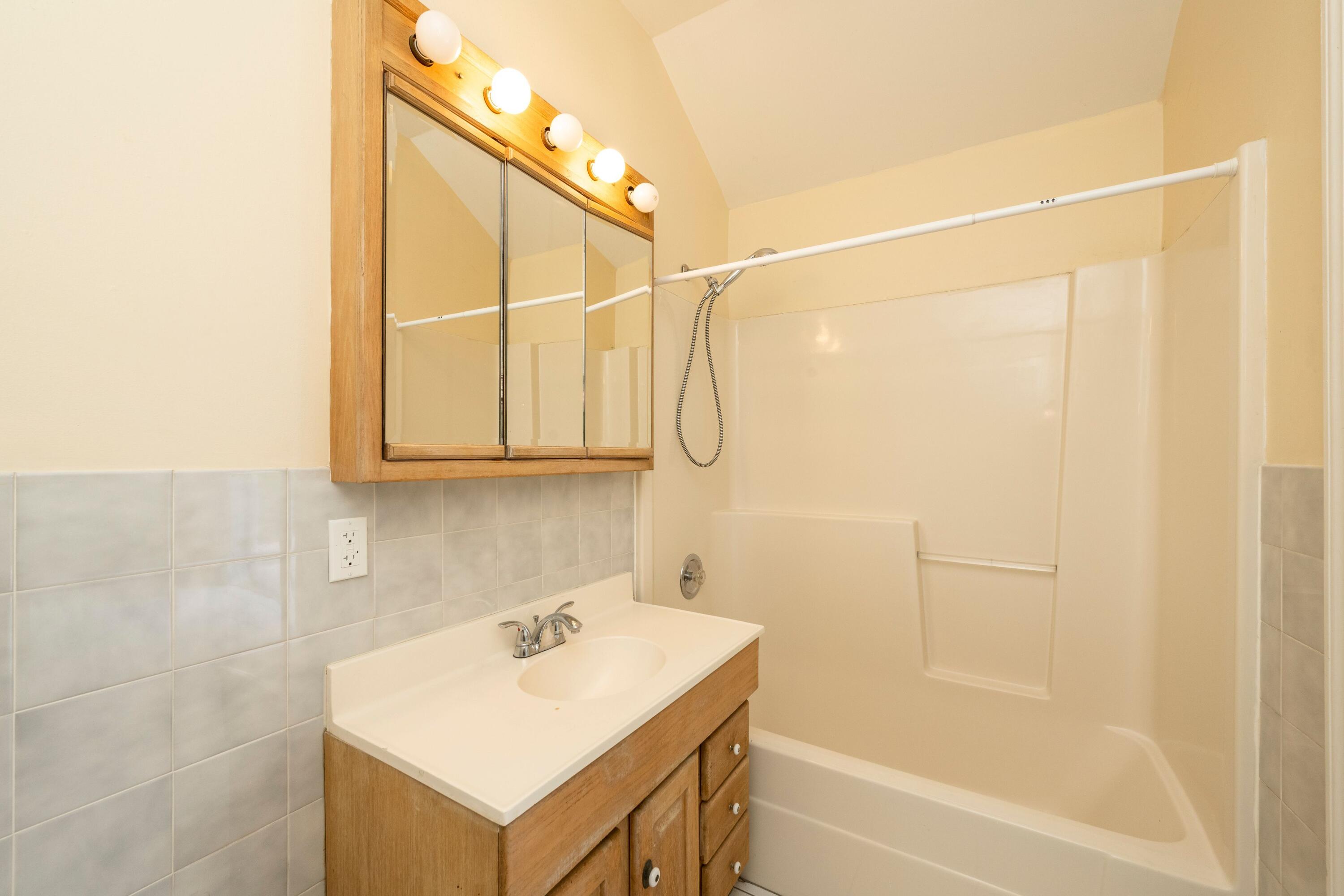 1207 Florida Street Unit: DOWN