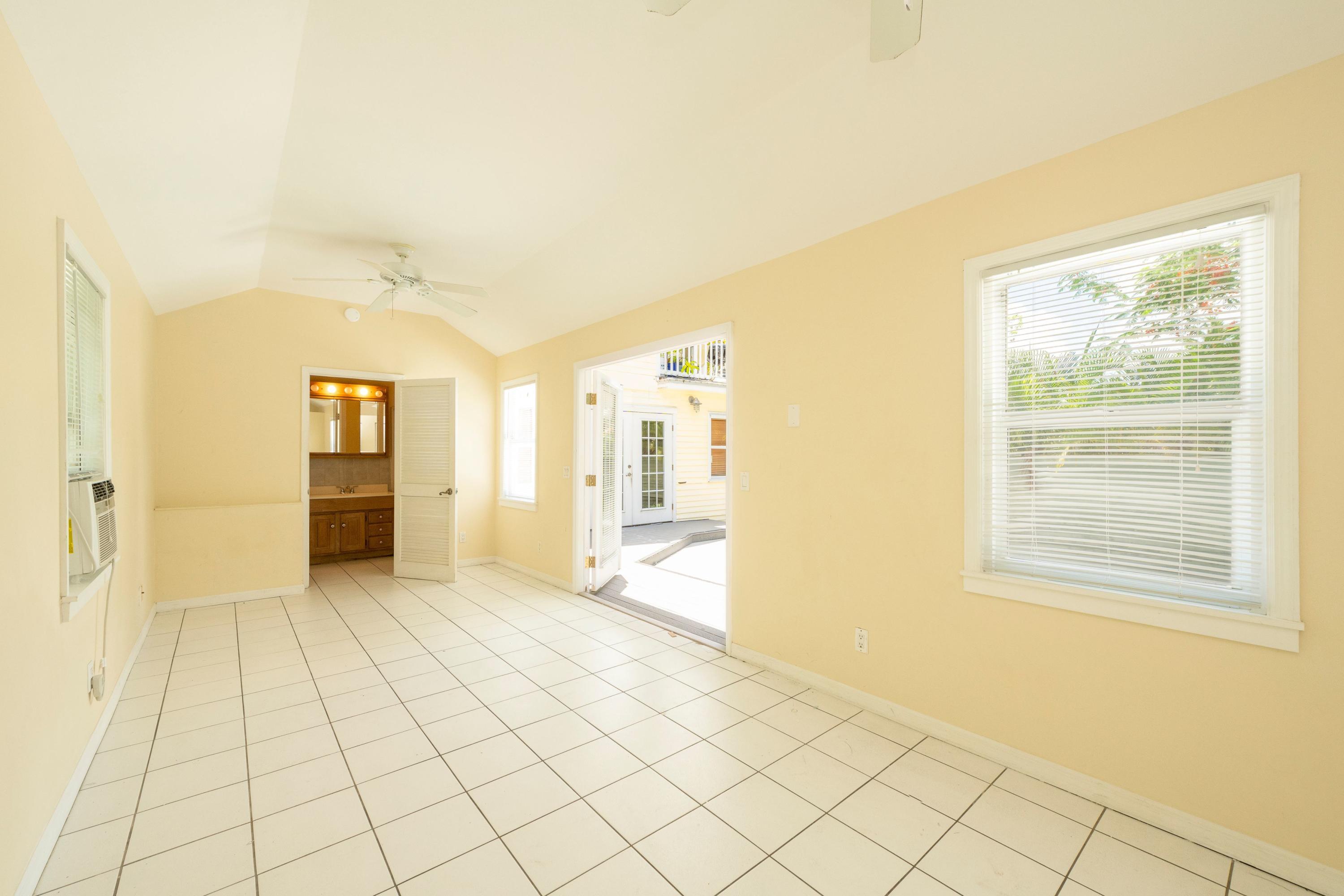 1207 Florida Street Unit: DOWN