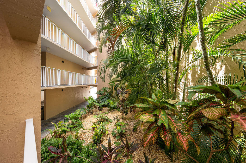 3930 S Roosevelt Boulevard Unit: E103