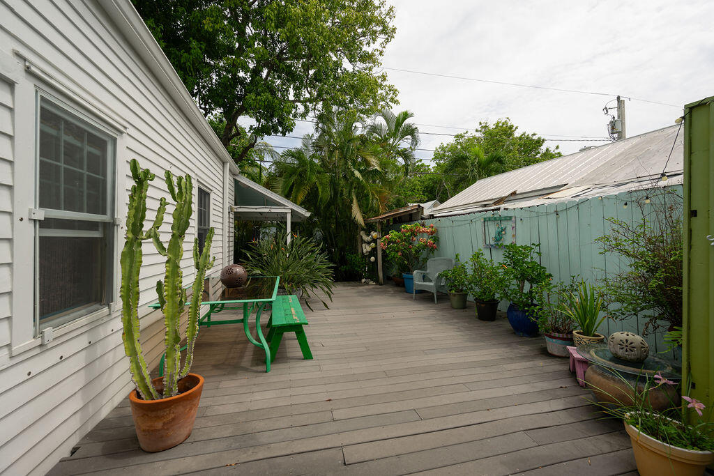 906 Emma Street