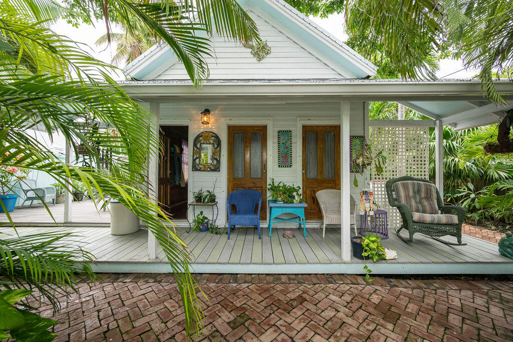 906 Emma Street