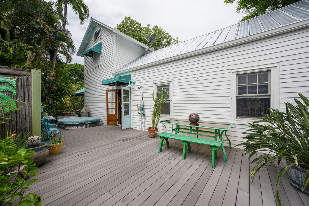 906 Emma Street