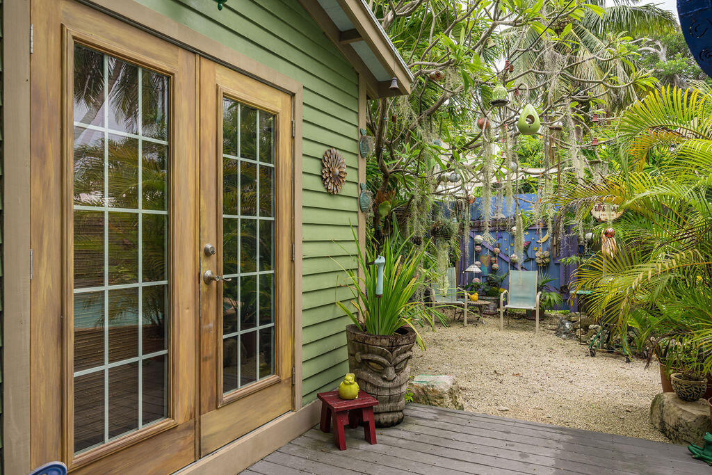 906 Emma Street