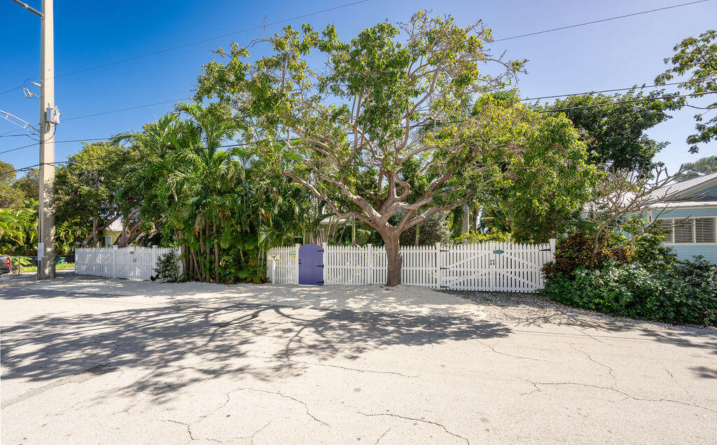 2212 Staples Avenue