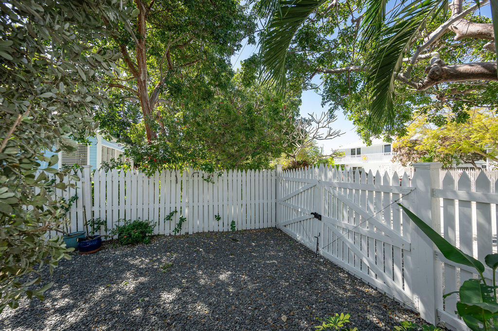 2212 Staples Avenue