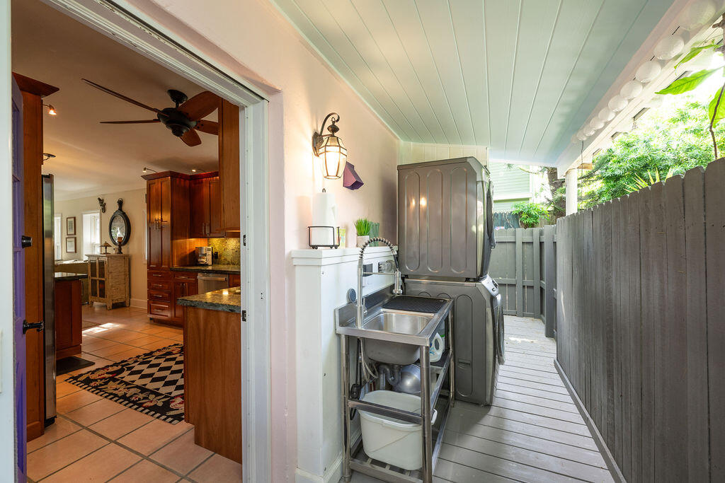 719 Windsor Lane Unit: Rear