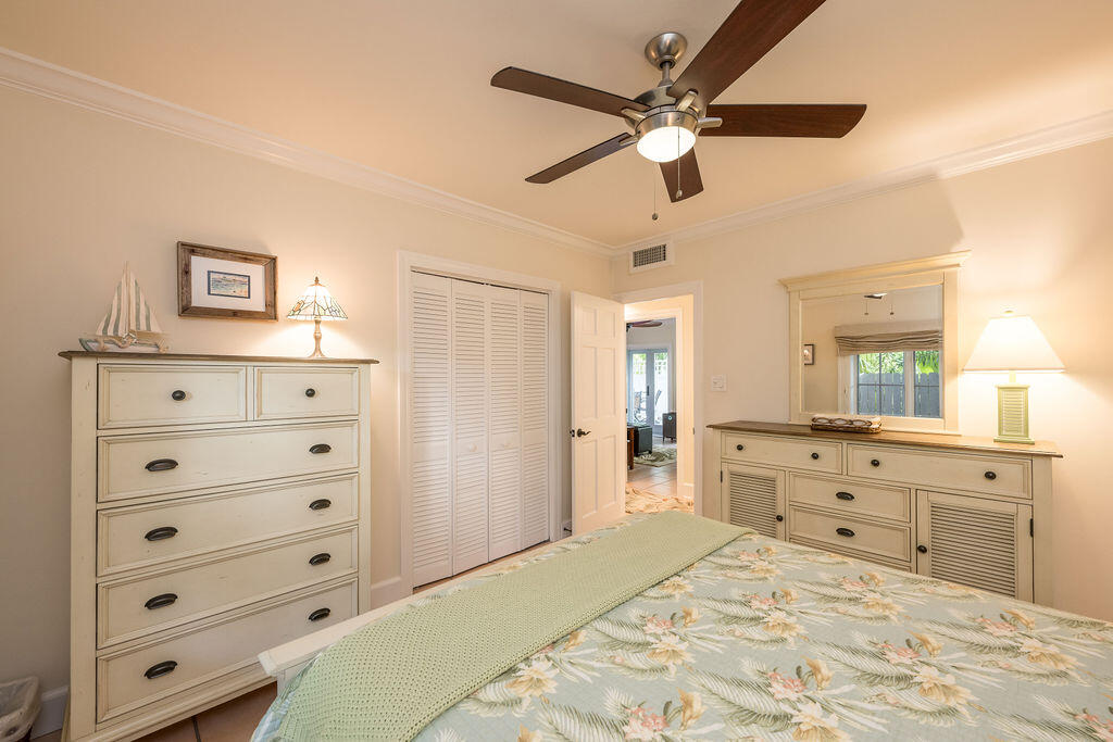 719 Windsor Lane Unit: Rear