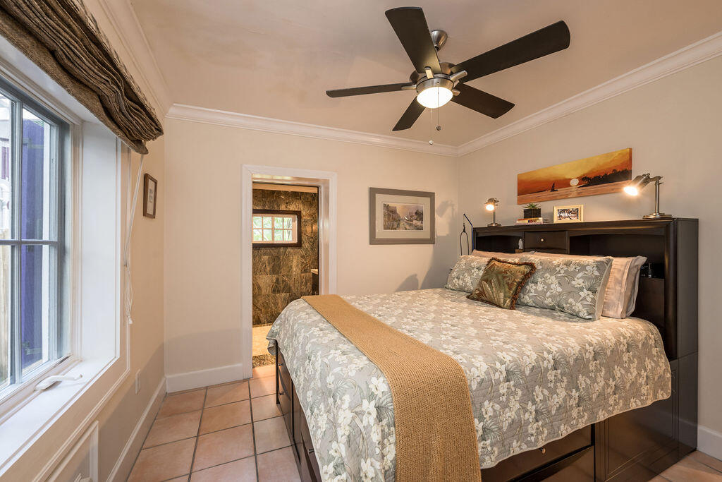 719 Windsor Lane Unit: Rear