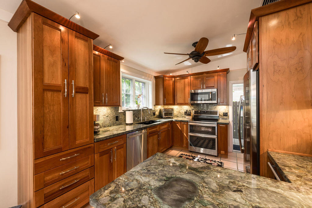 719 Windsor Lane Unit: Rear