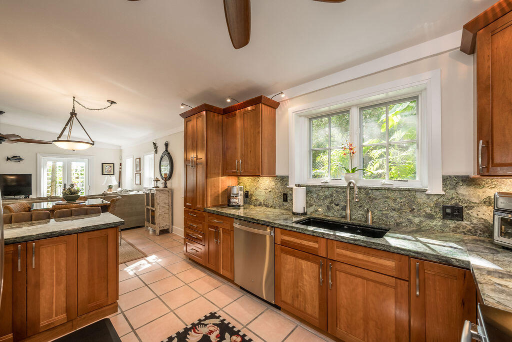 719 Windsor Lane Unit: Rear