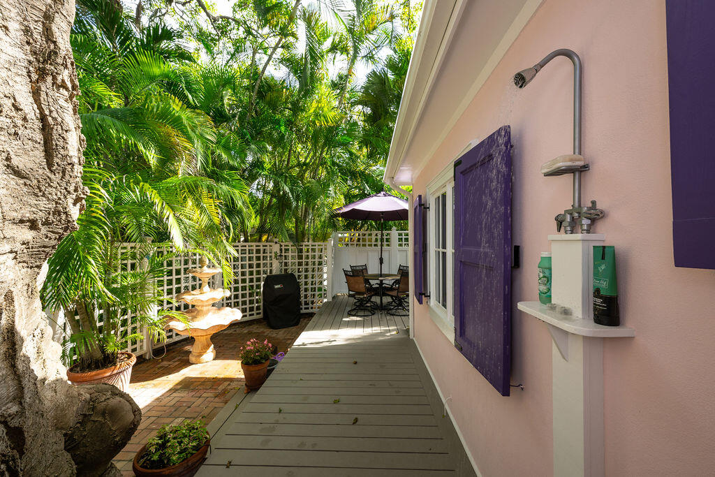 719 Windsor Lane Unit: Rear