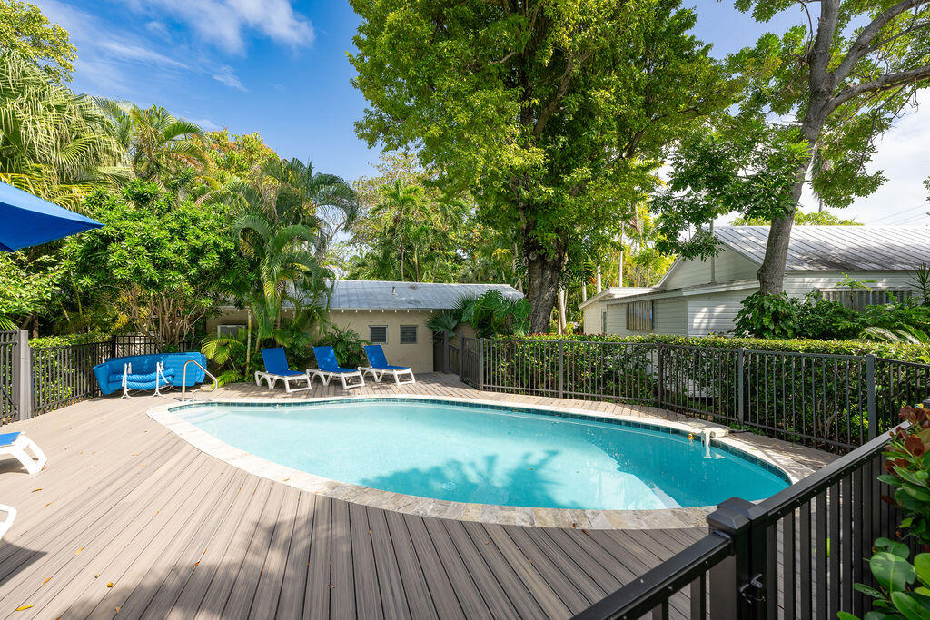 719 Windsor Lane Unit: Rear