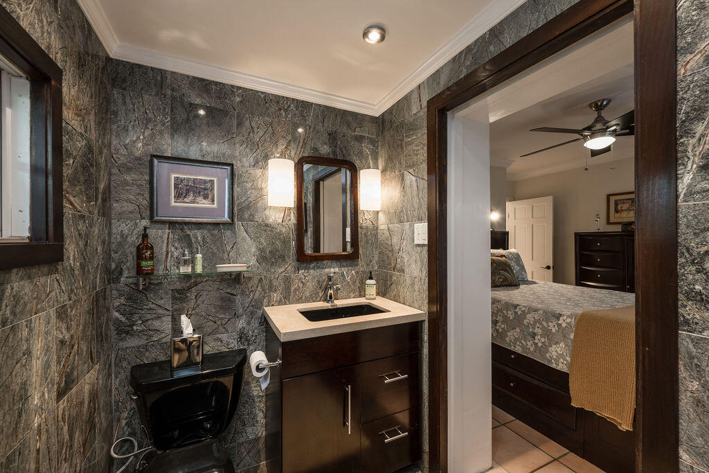 719 Windsor Lane Unit: Rear