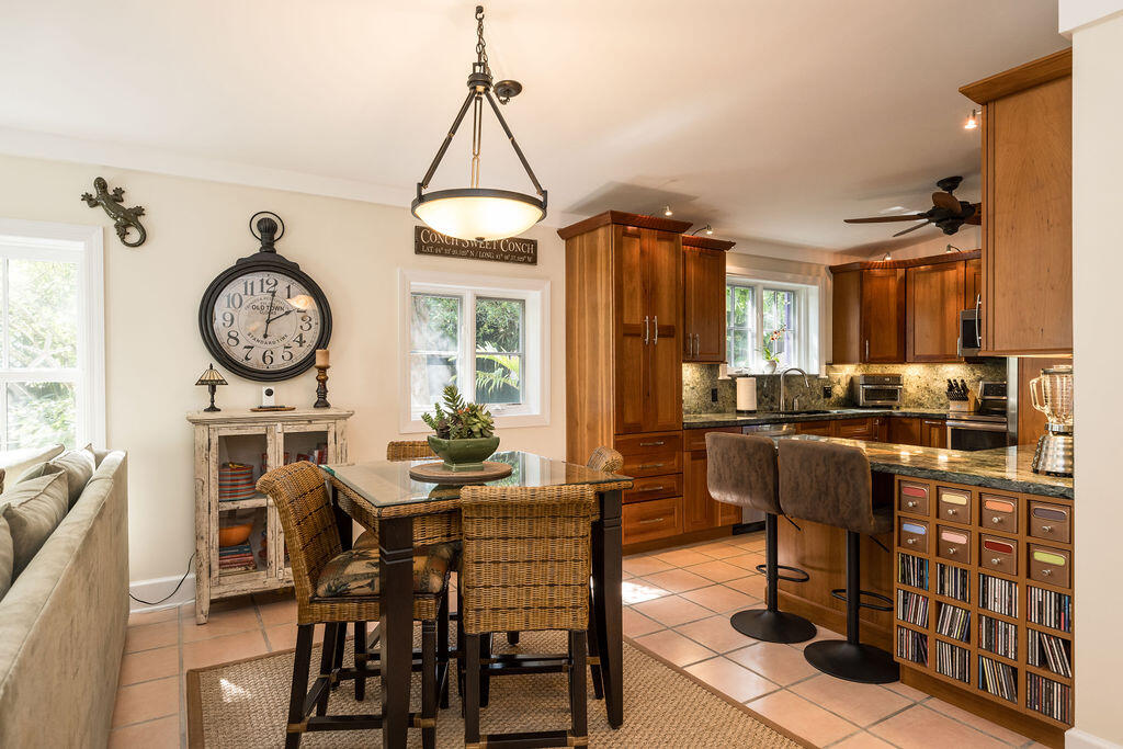 719 Windsor Lane Unit: Rear