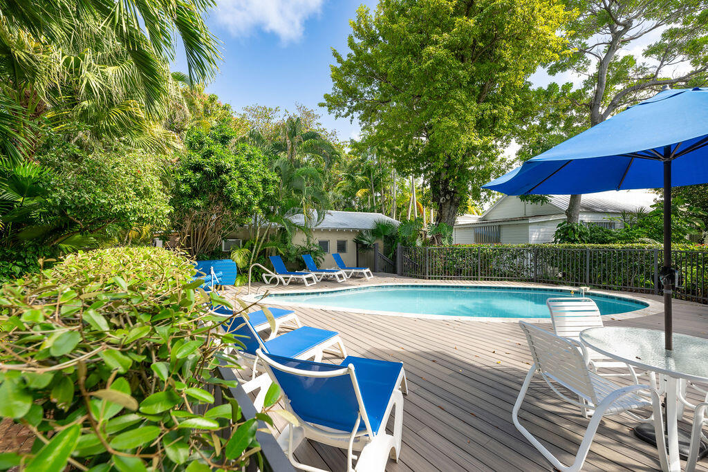 719 Windsor Lane Unit: Rear