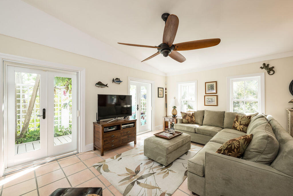 719 Windsor Lane Unit: Rear