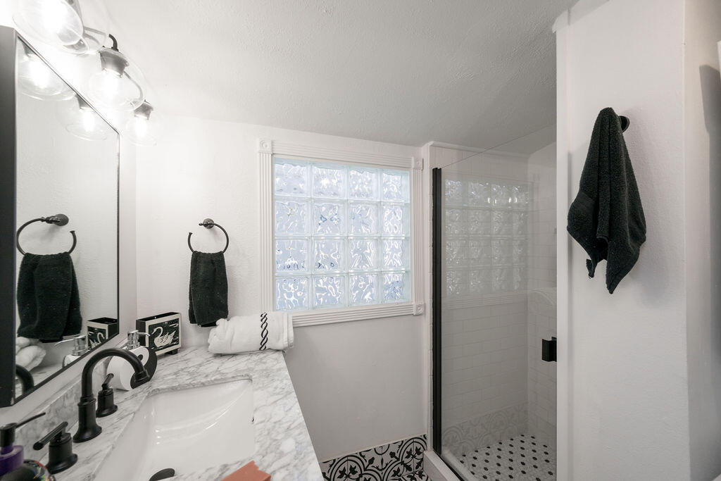 1007 Watson Street Unit: Rear