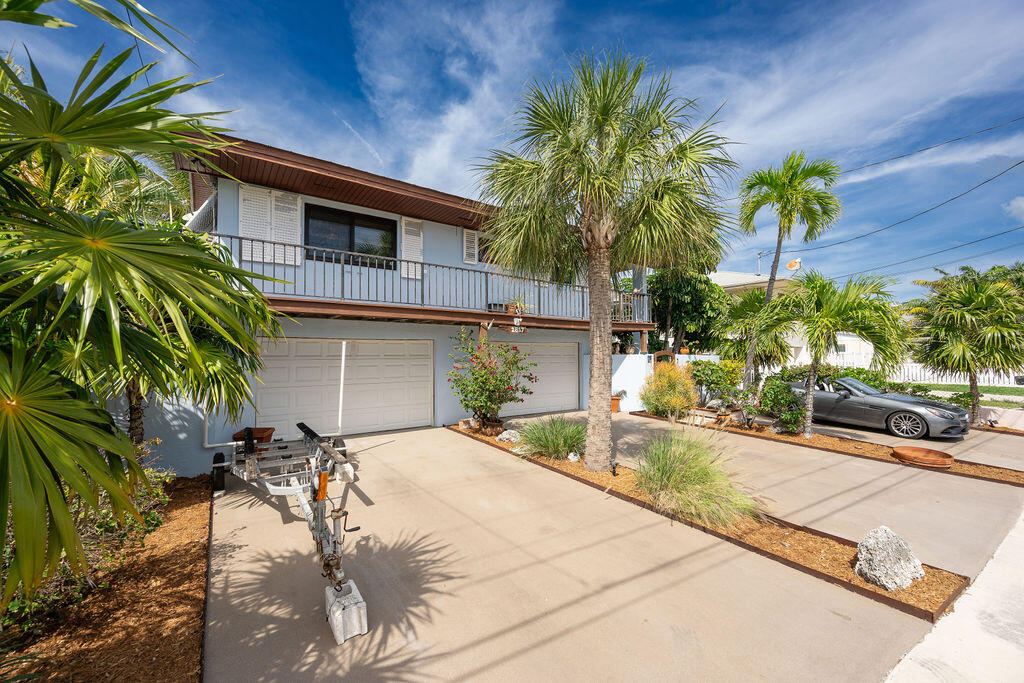 2817 Venetian Drive