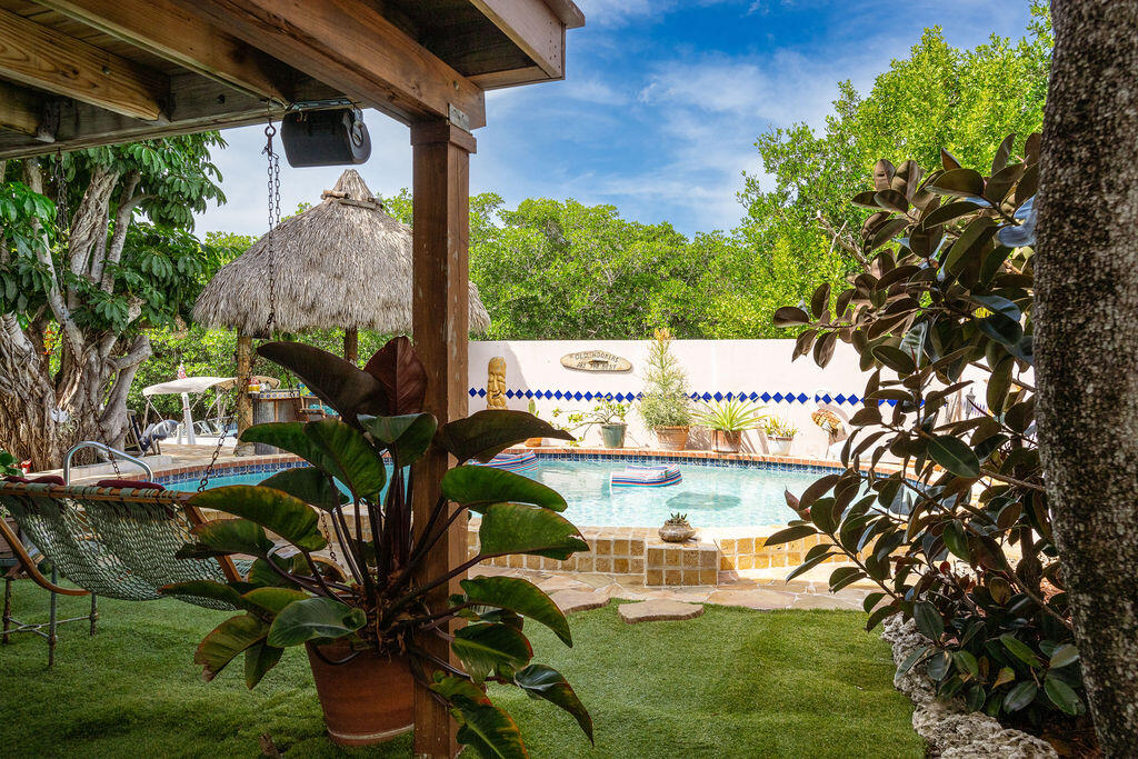 2817 Venetian Drive