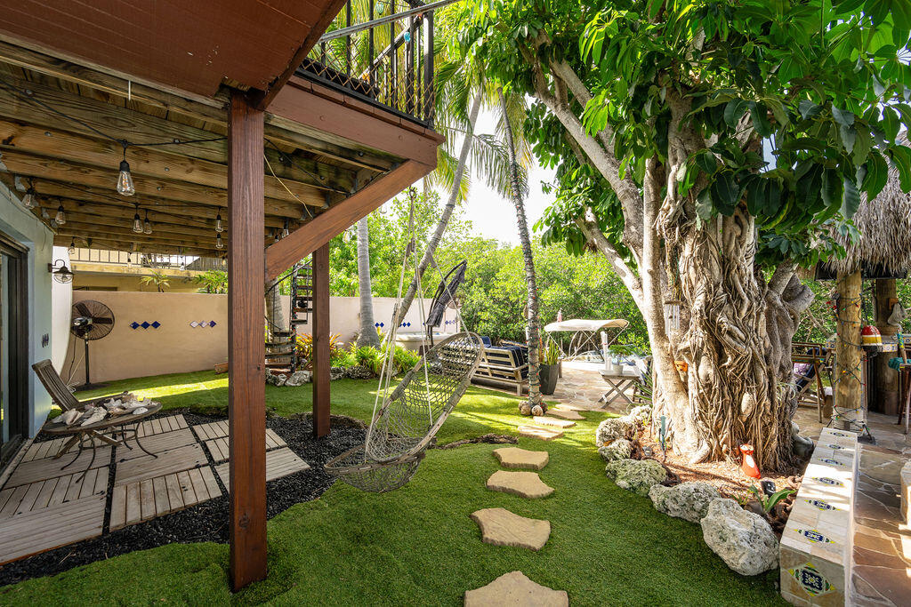 2817 Venetian Drive