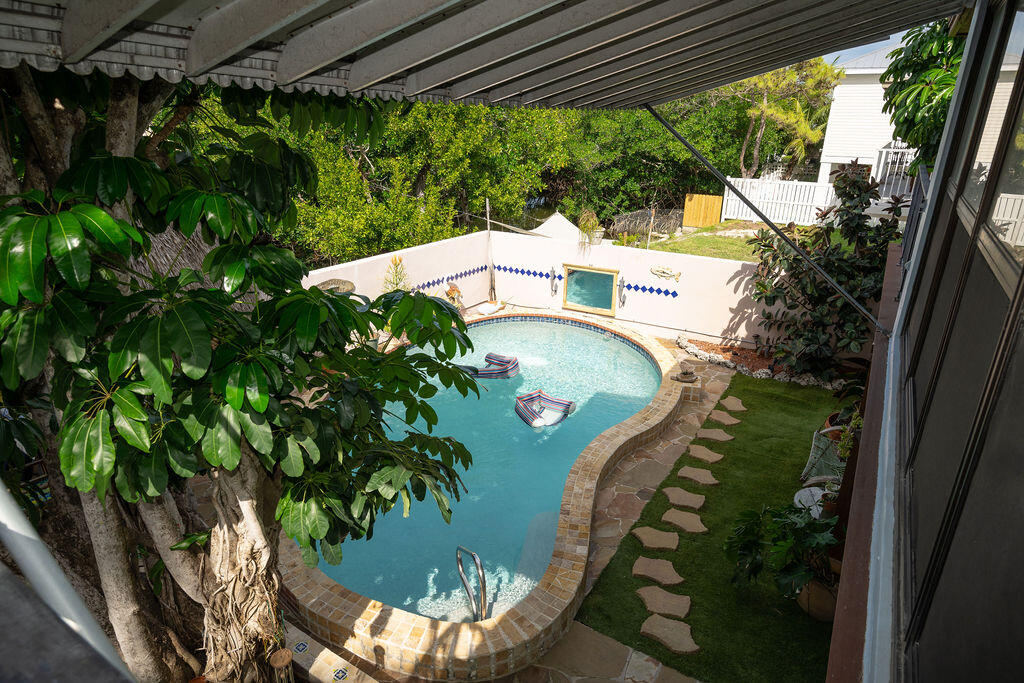 2817 Venetian Drive