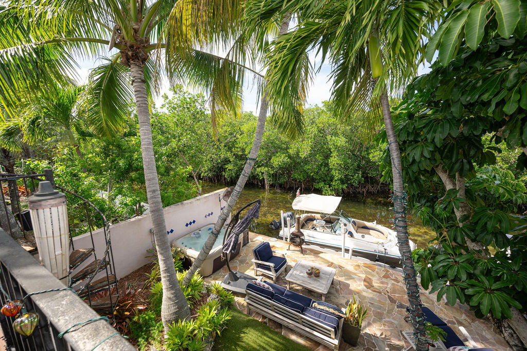 2817 Venetian Drive