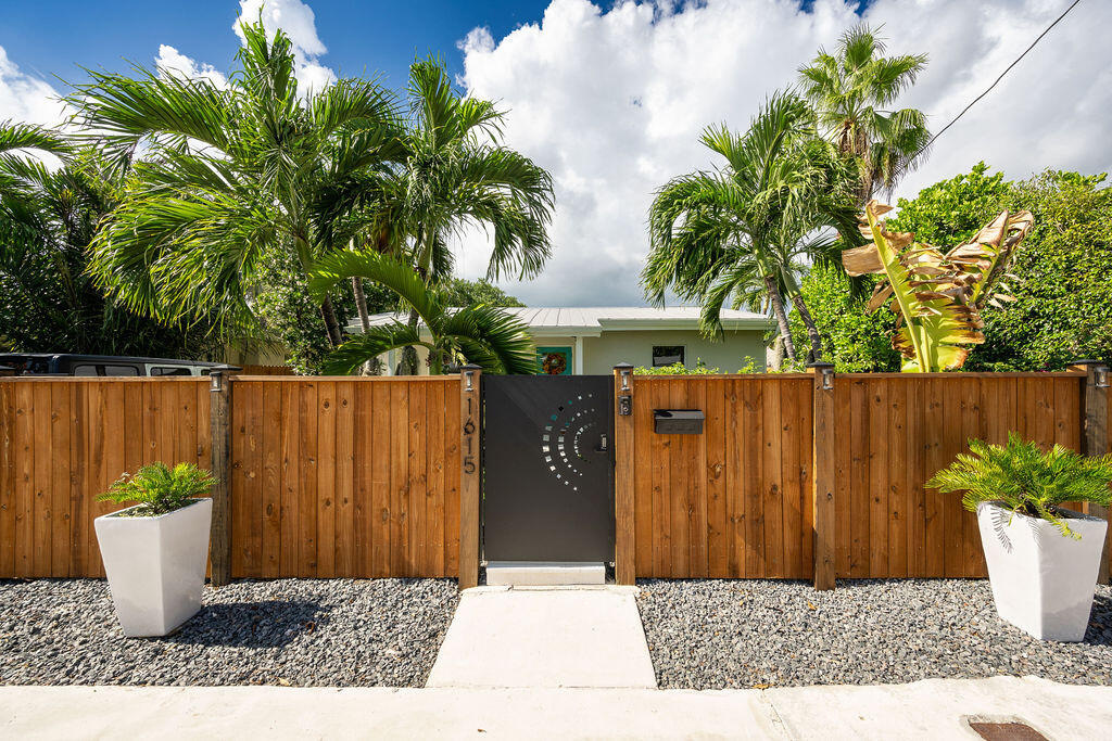 1615 Seminary Street