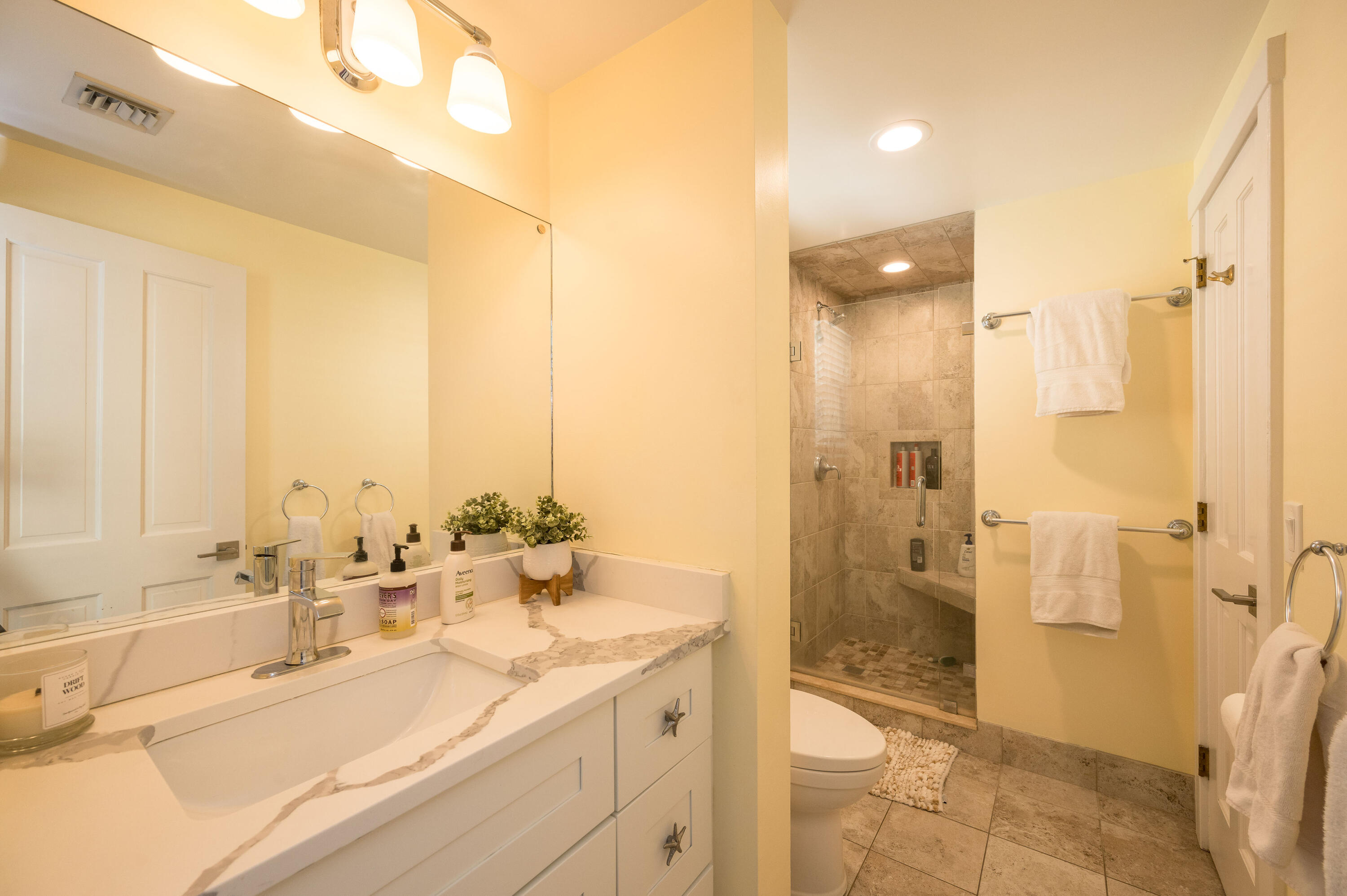 606 Truman Avenue Unit: 3