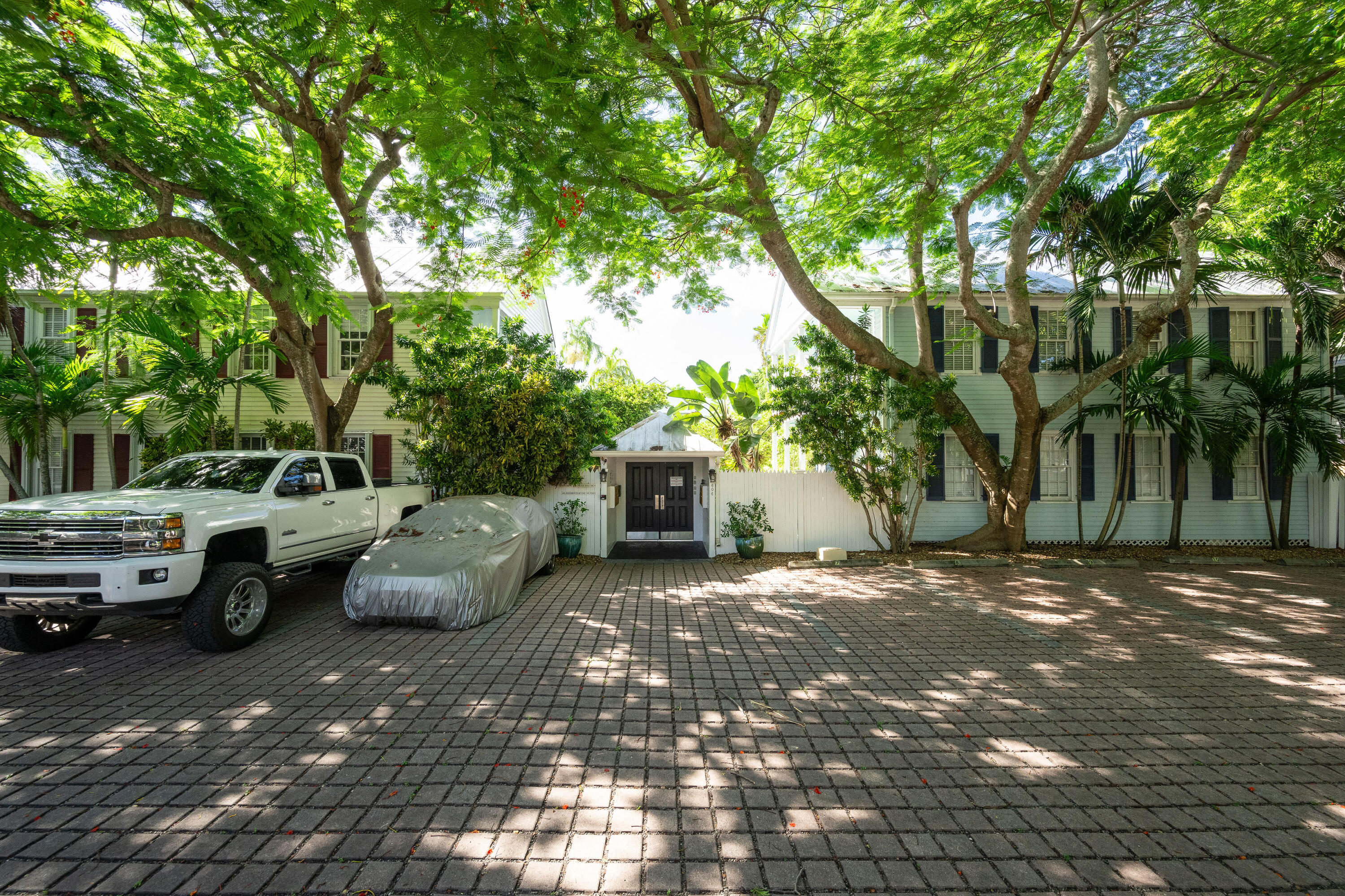 606 Truman Avenue Unit: 3