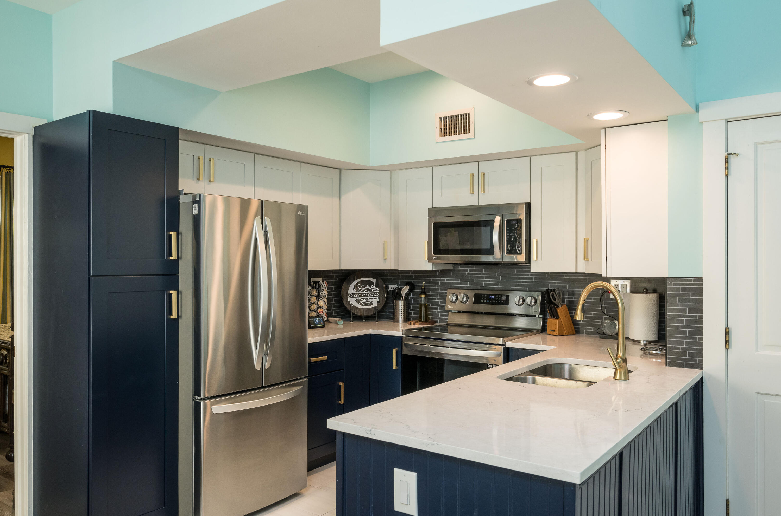 606 Truman Avenue Unit: 3