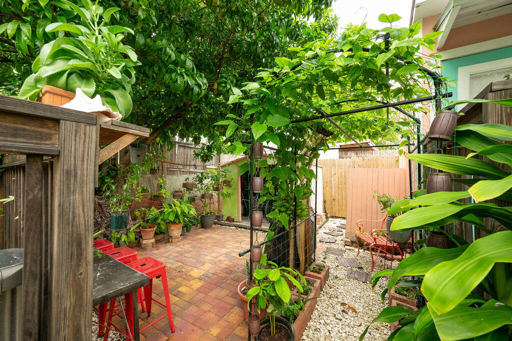205 Julia Street