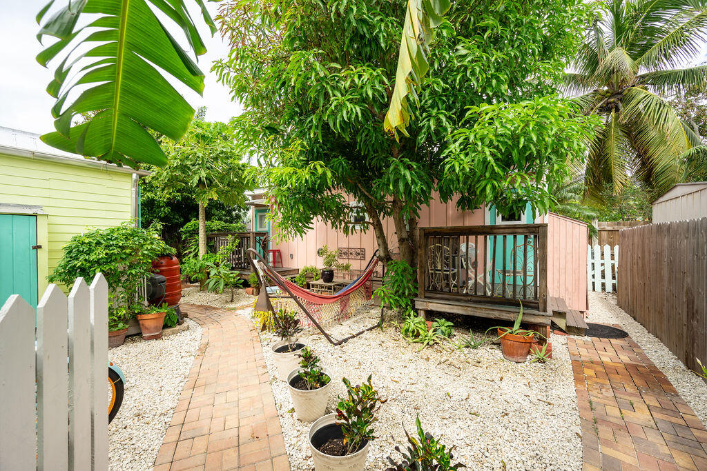 205 Julia Street