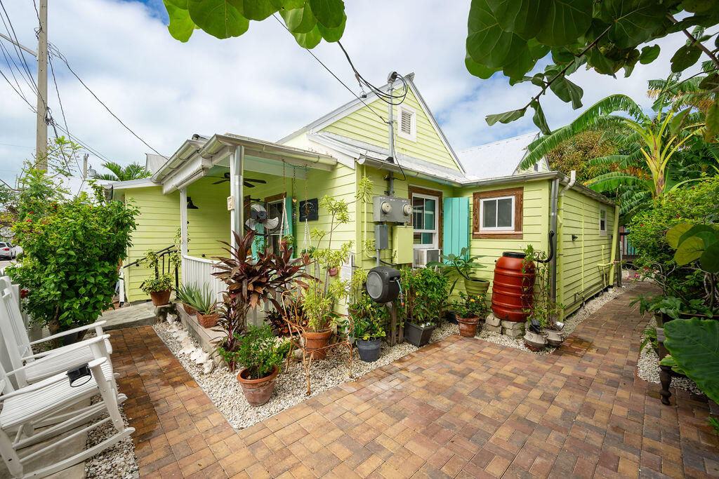 205 Julia Street