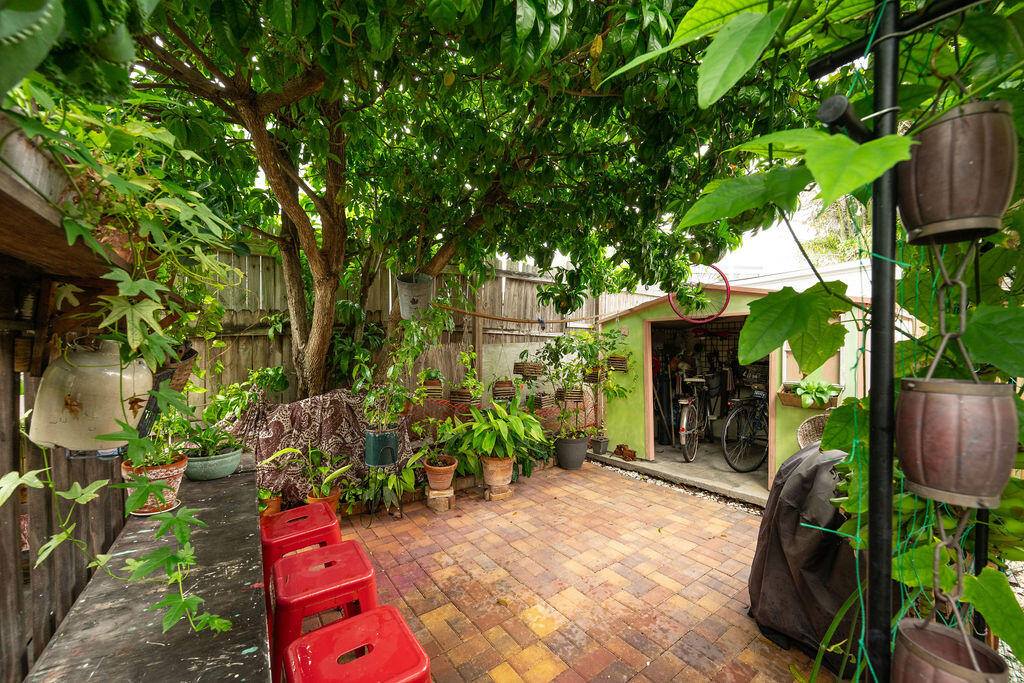 205 Julia Street
