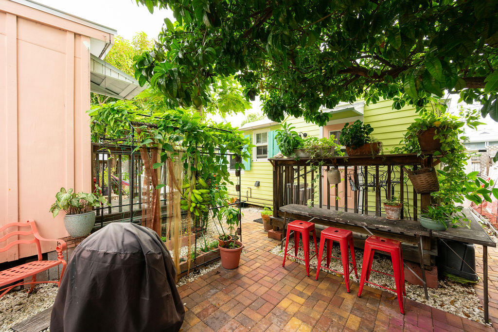 205 Julia Street
