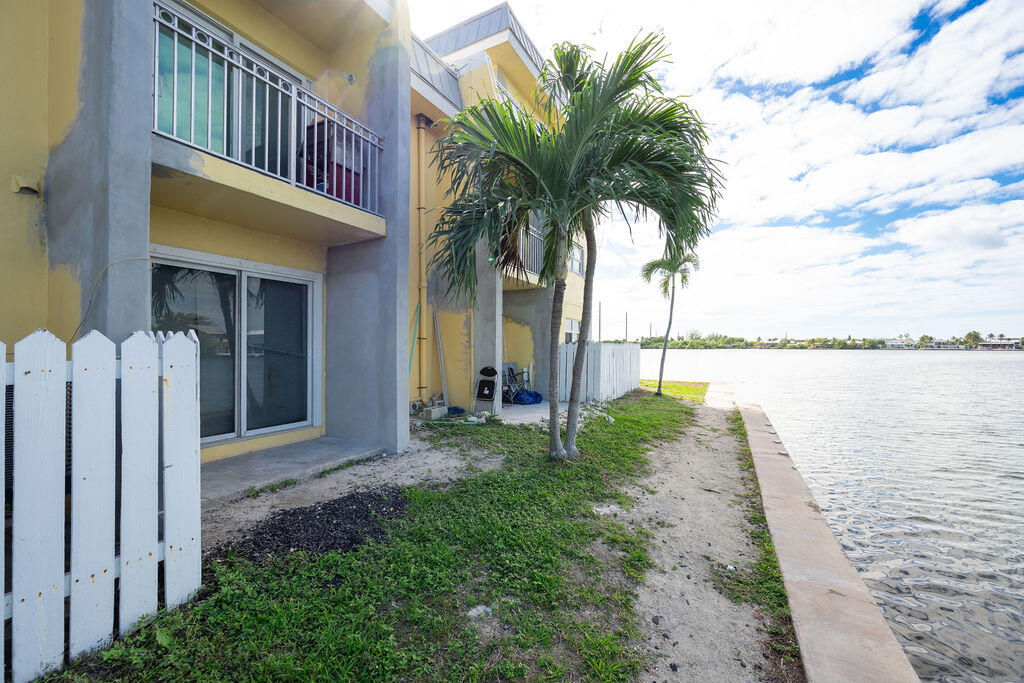 201 Coppitt Road Unit: 103A