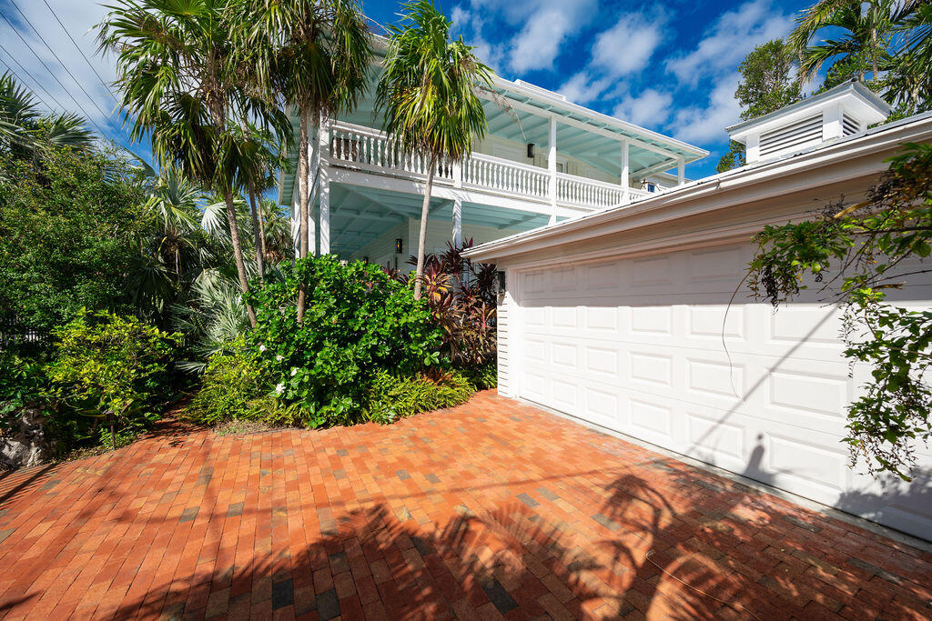 1419 Thompson Street