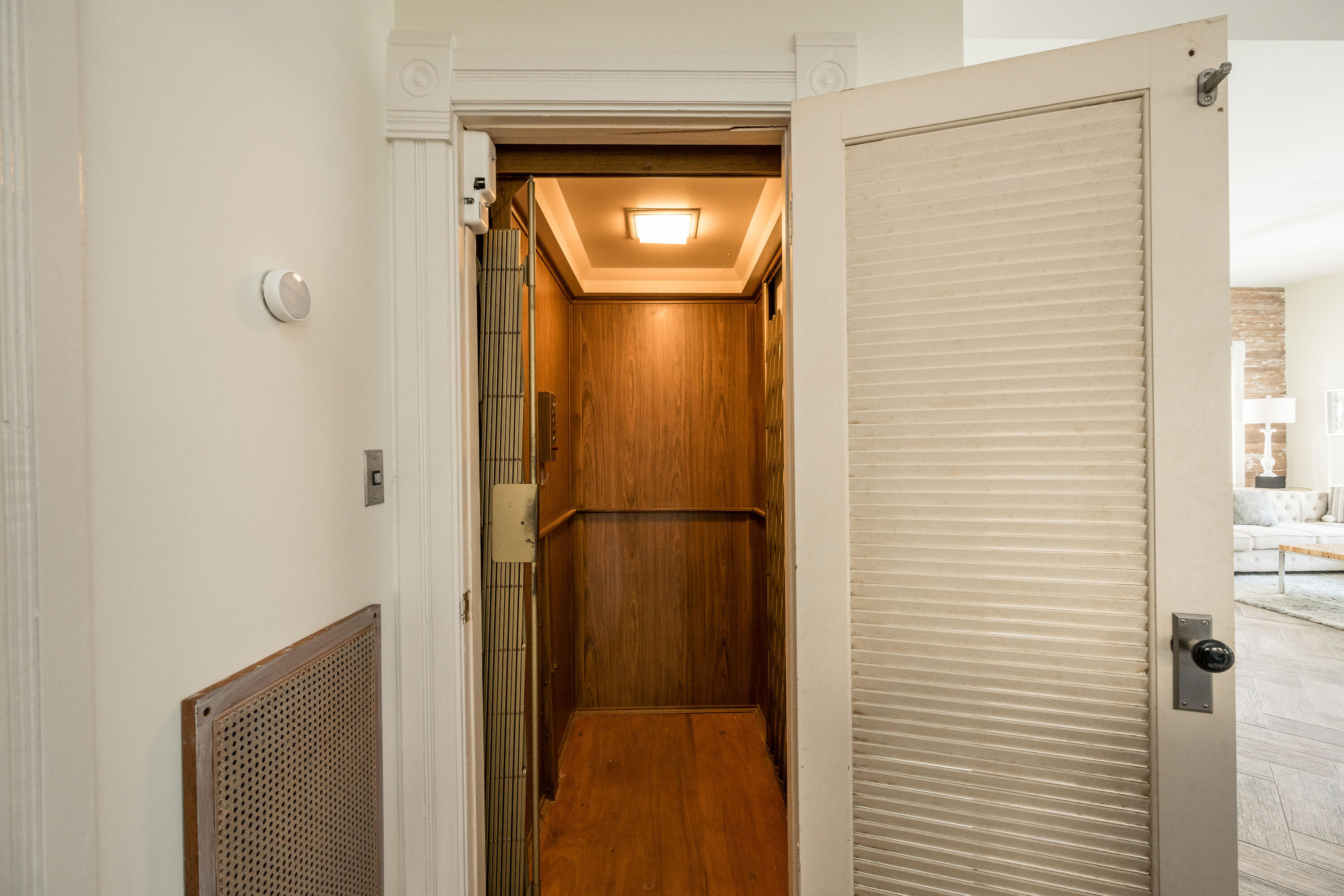 1419 Thompson Street