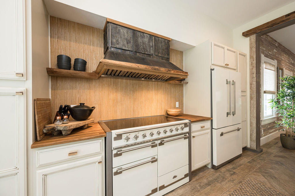 1419 Thompson Street