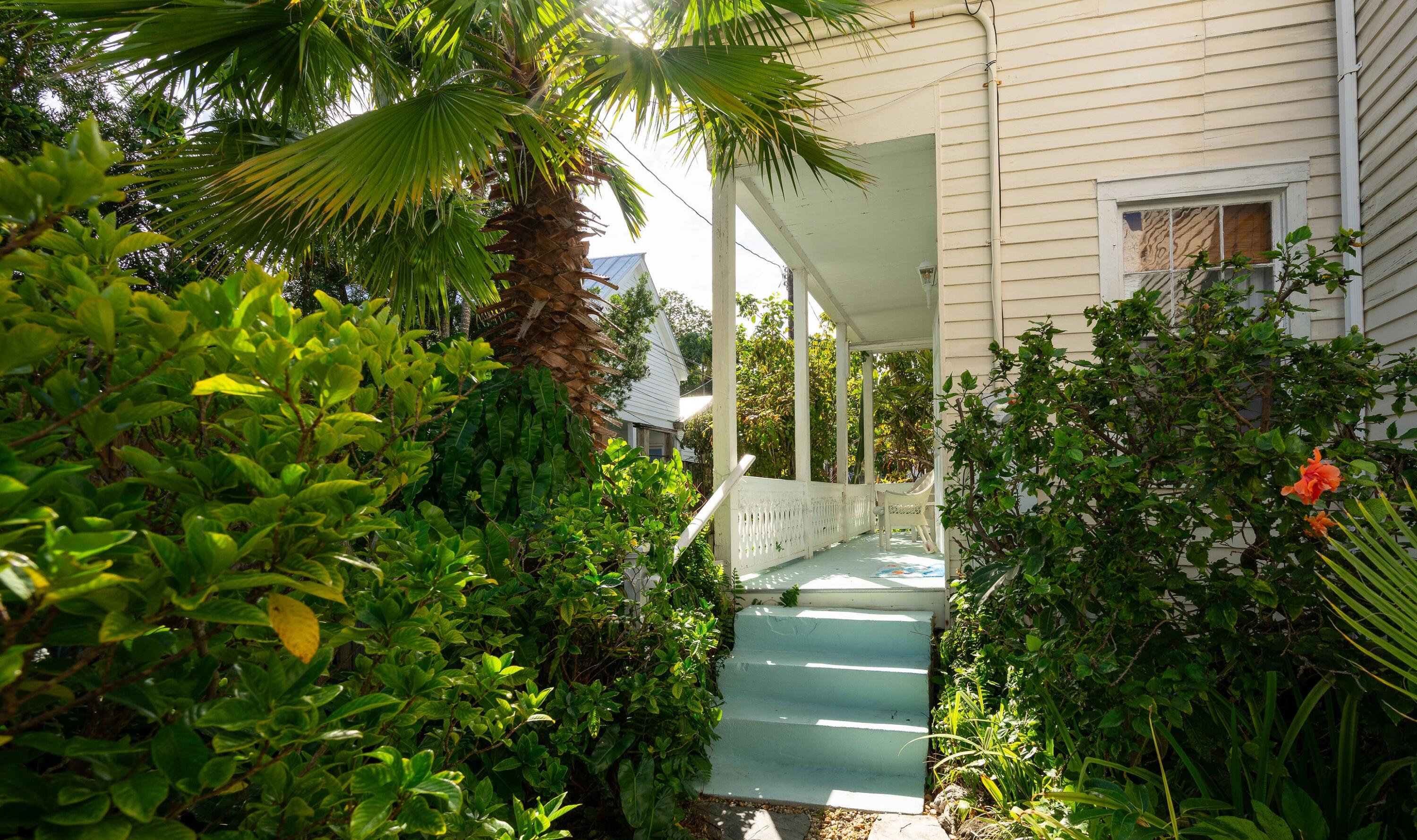 608 Roberts Lane